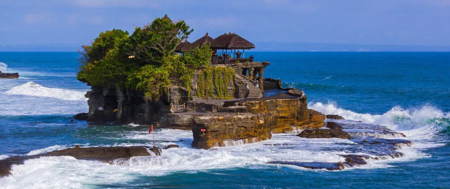 Exploring the Mystique of Pura Tanah Lot: Bali's Iconic Sea Temple