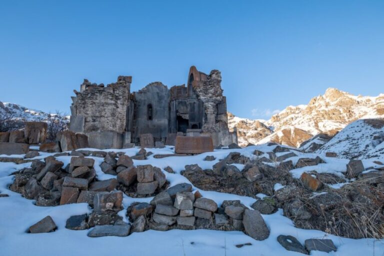 Discovering Armenia’s Hidden Gem: The Enchanting Smbataberd Fortress